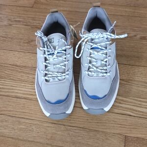 DC Light Gray Mesh-Lined Sneaker Interior with Black Insole